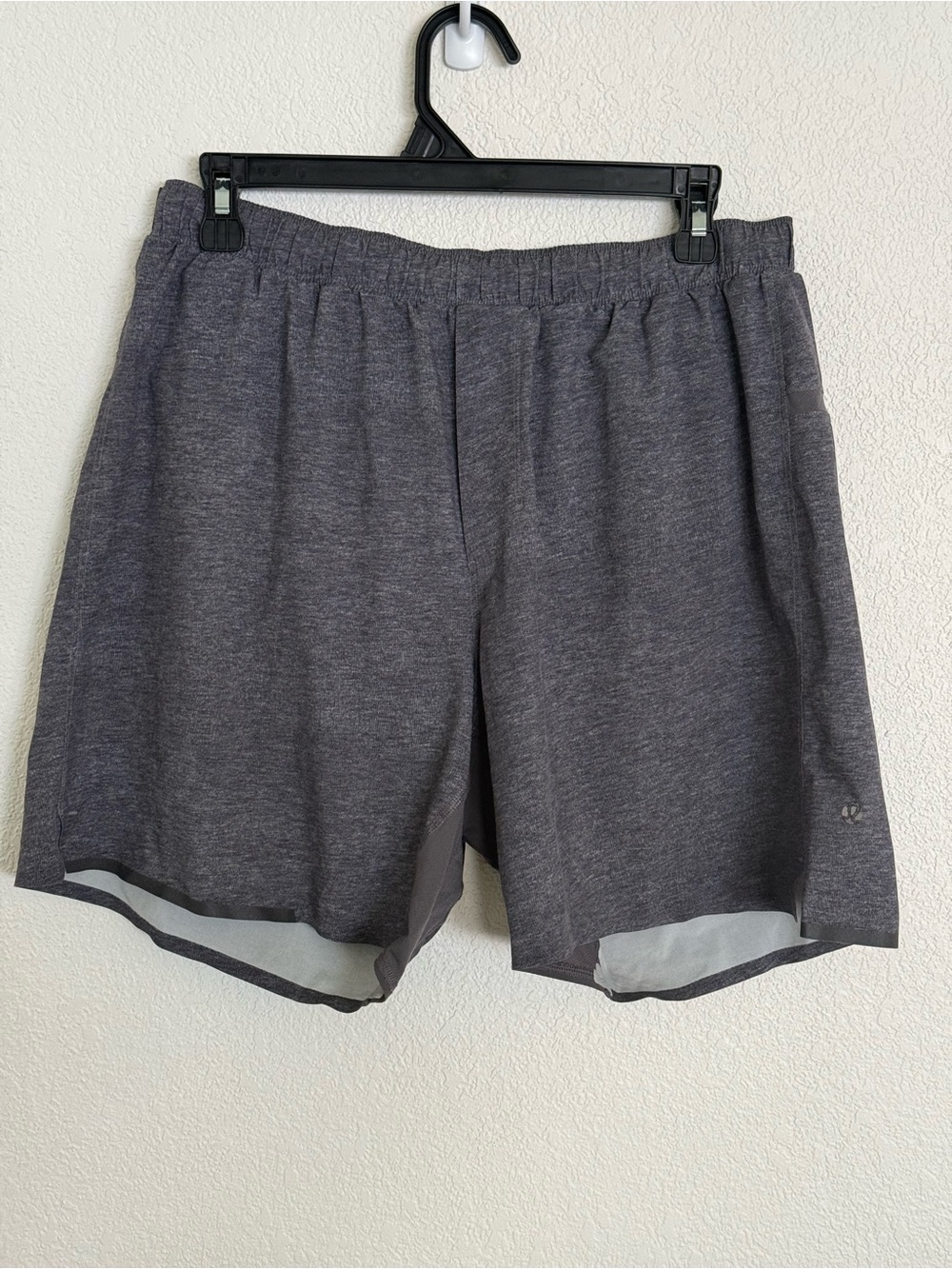 Lululemon Surge Short 7” 
Heathered Texture Printed Greyt Deep Coal